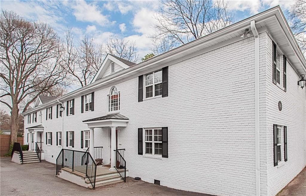 2 bedroom, 1,394 sq ft condominium sold at 830 Greenwood Avenue 8, Atlanta, GA 30306