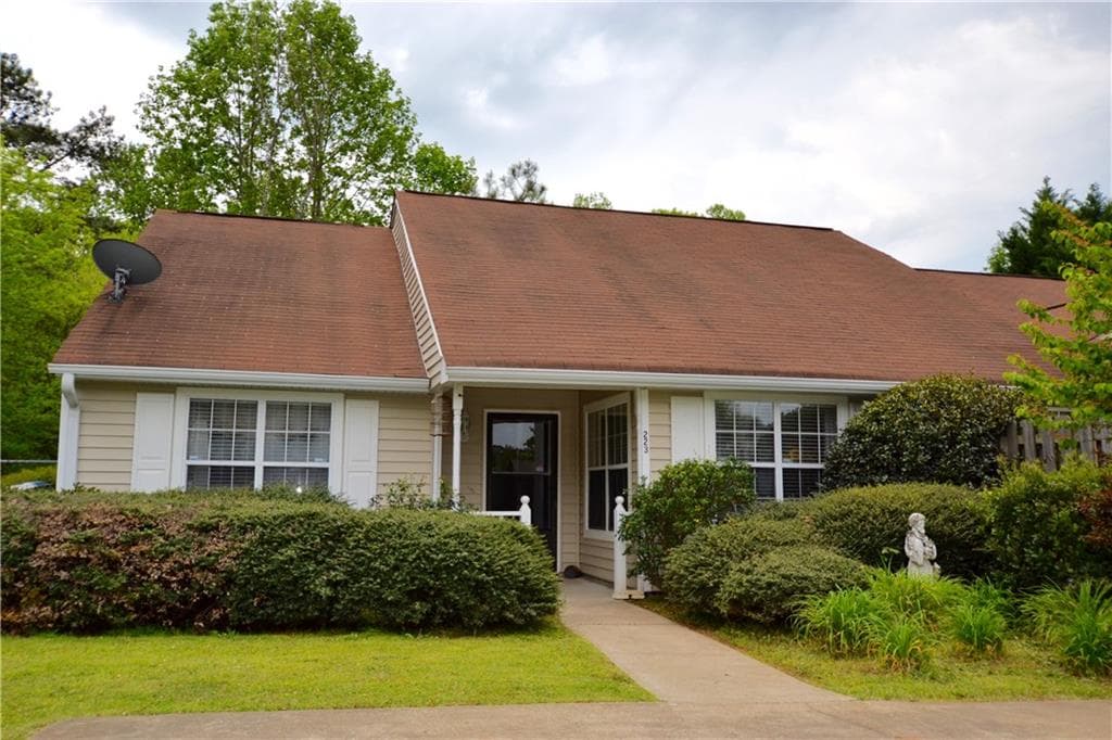 2 bedroom, 1,124 sq ft condominium sold at 223 Farm Ridge Drive, Woodstock, GA 30188