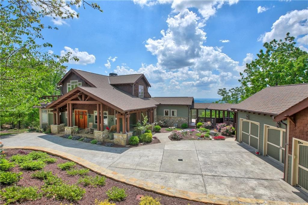 4 bedroom, 6,480 sq ft single family residence sold at 52 Waterside Drive, Cartersville, GA 30121