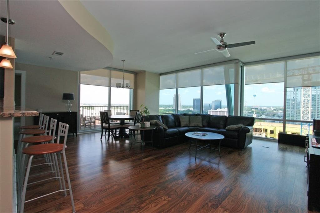 2 bedroom, 1,815 sq ft condominium sold at 20 10th Street 1404, Atlanta, GA 30309