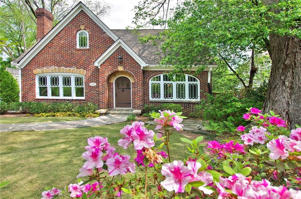 4 bedroom, 2,386 sq ft single family residence sold at 1136 Reeder Circle, Atlanta, GA 30306