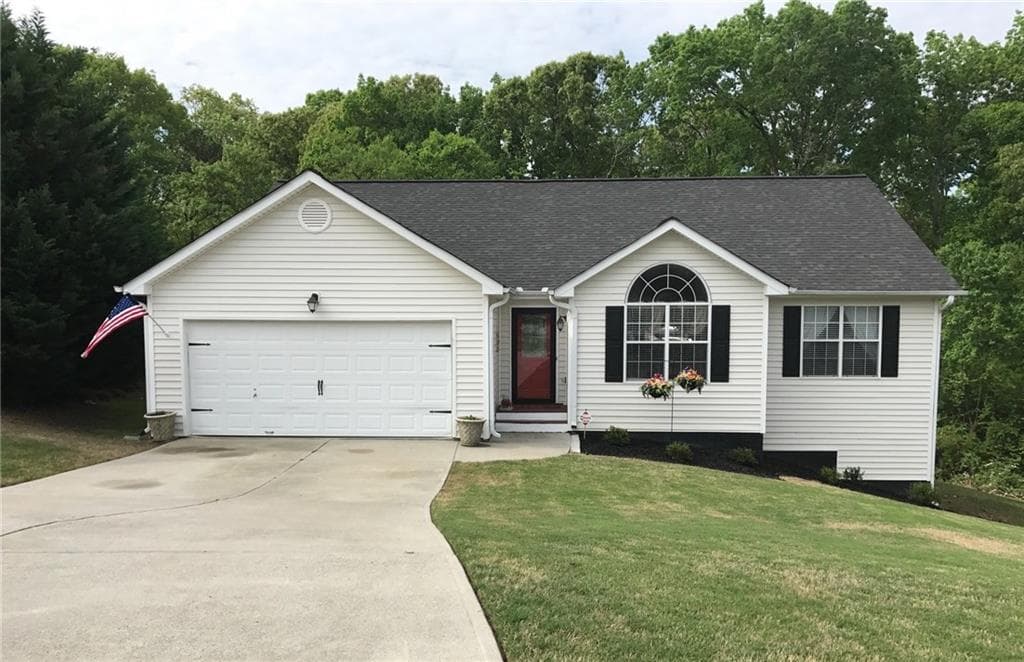 3 bedroom, 1,560 sq ft single family residence sold at 4768 Melbourne Trail, Flowery Branch, GA 30542