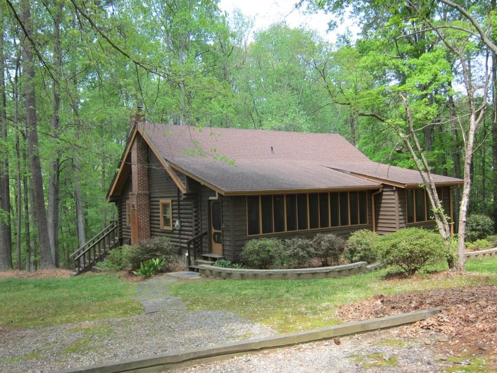 2 bedroom, 1,700 sq ft single family residence sold at 1542 Jimmy Dodd Road, Buford, GA 30518