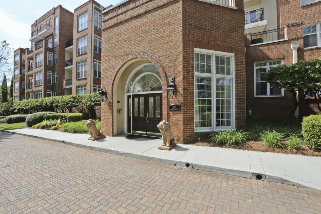 2 bedroom, 1,170 sq ft condominium sold at 175 15th Street 213, Atlanta, GA 30309