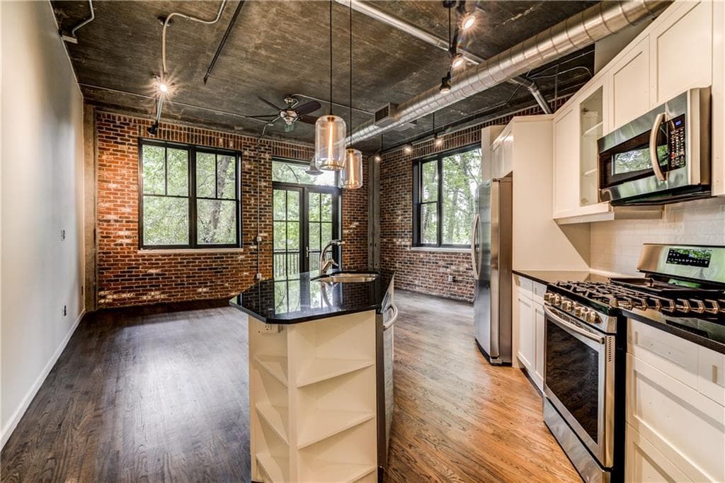 1 bedroom, 1,150 sq ft condominium sold at 3235 Roswell Road 407, Atlanta, GA 30305