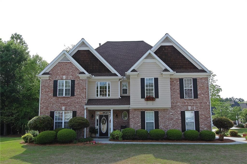 4 bedroom, 3,604 sq ft single family residence sold at 204 Graymist Path, Loganville, GA 30052