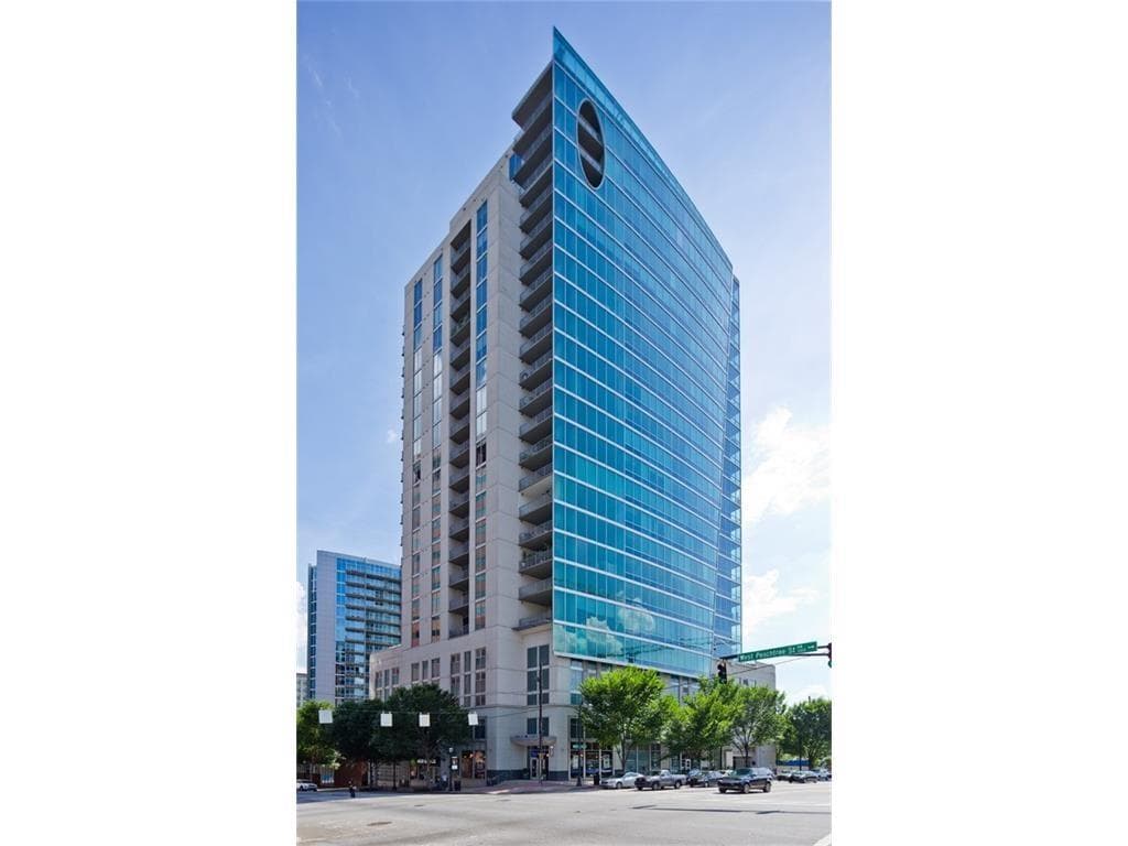 2 bedroom, 1,321 sq ft condominium sold at 20 10th Street 2105, Atlanta, GA 30309