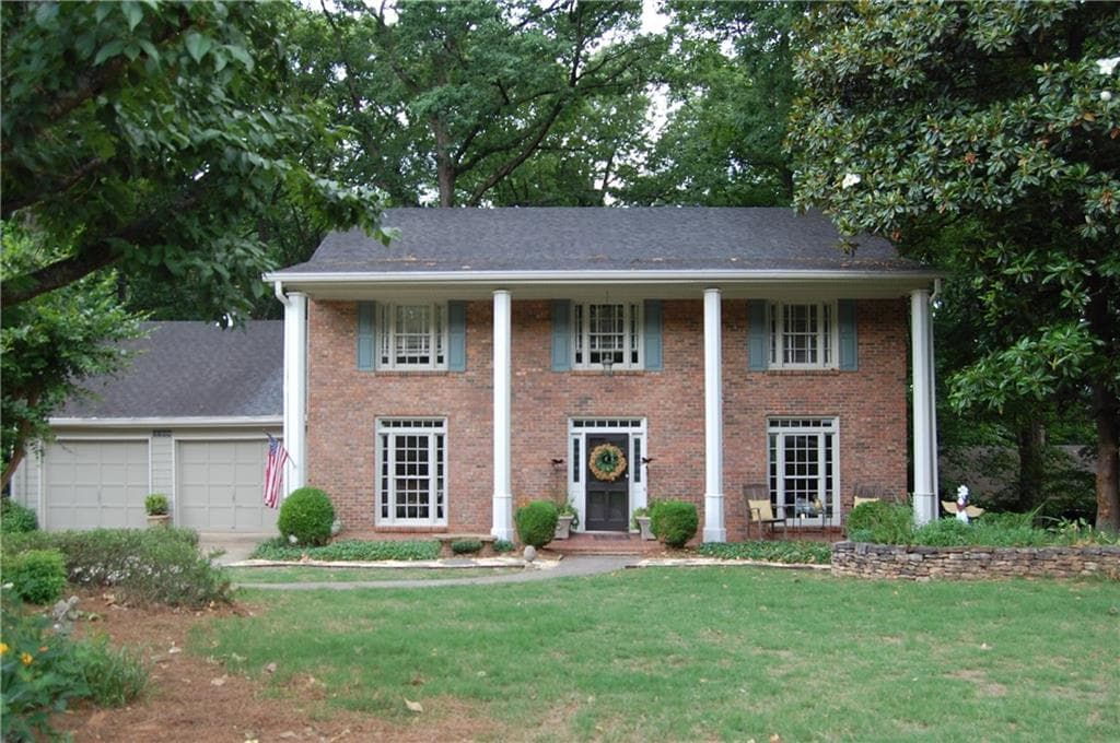 4 bedroom, 2,640 sq ft single family residence sold at 5566 Benton Woods Drive, Atlanta, GA 30342