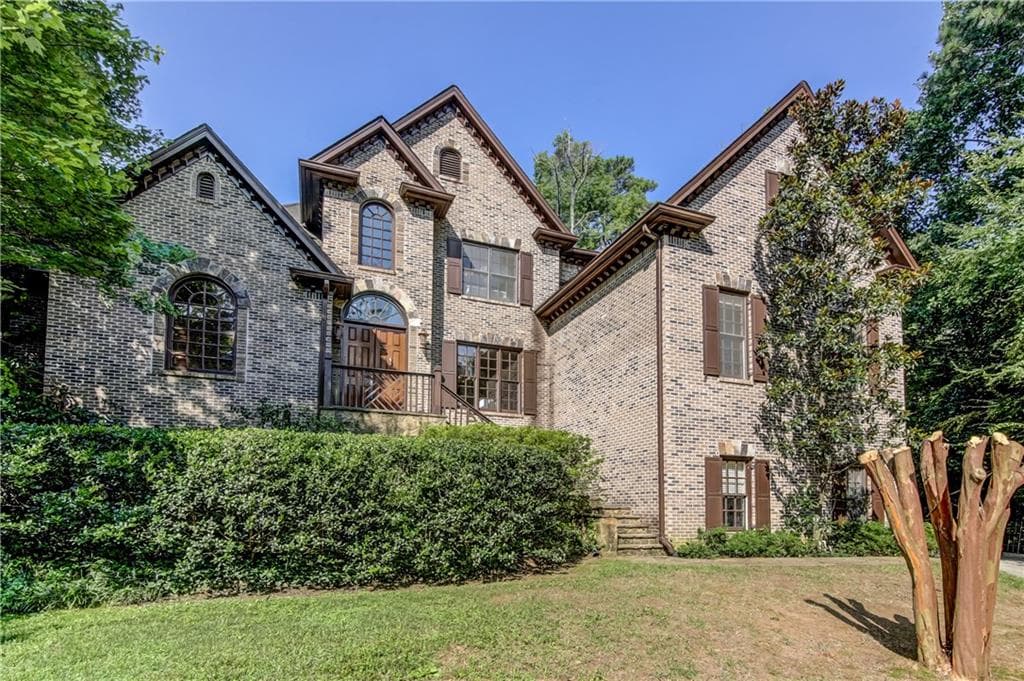 5 bedroom, 7,344 sq ft single family residence sold at 3870 Powers Ferry Road, Atlanta, GA 30342
