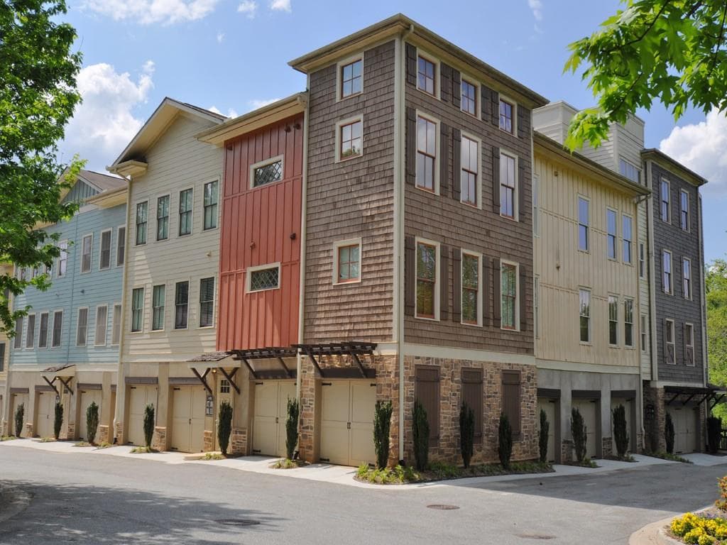 2 bedroom, 1,122 sq ft condominium sold at 1628 Briarcliff Road 9, Atlanta, GA 30306