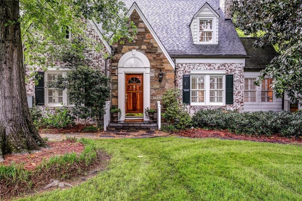 3 bedroom, 1,981 sq ft single family residence sold at 542 E Wesley Road, Atlanta, GA 30305