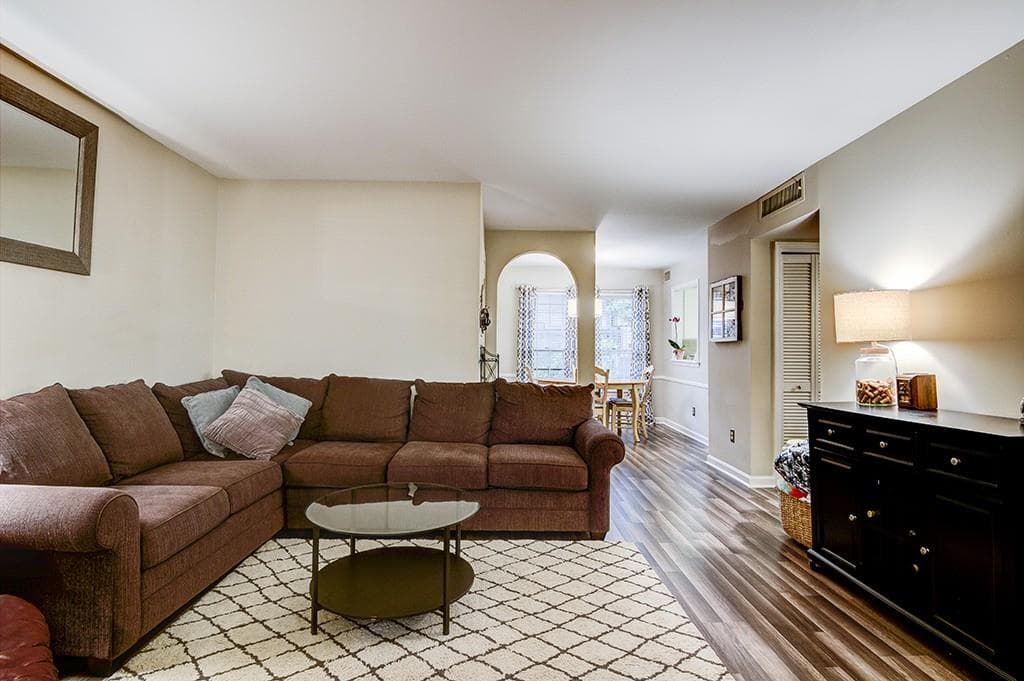 2 bedroom, 1,100 sq ft condominium sold at 125 Woodmere Square -, Atlanta, GA 30327