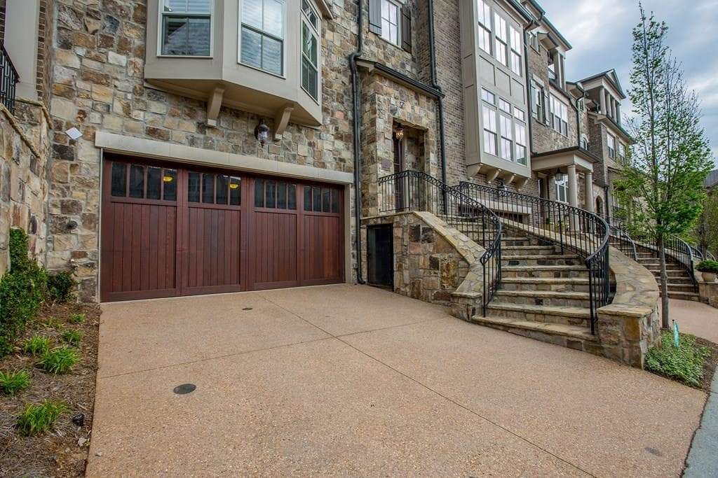 4 bedroom, 3,841 sq ft townhouse sold at 2763 Paces Lookout Lane, Atlanta, GA 30339