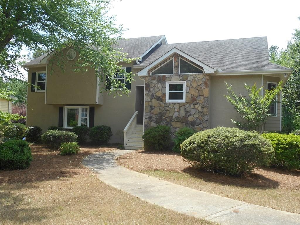 4 bedroom, 2,425 sq ft single family residence sold at 2920 Heather Stone Way, Lawrenceville, GA 30043