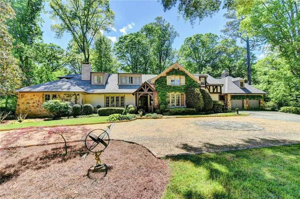 5 bedroom, 4,668 sq ft single family residence sold at 5200 LONG ISLAND Drive, Atlanta, GA 30327