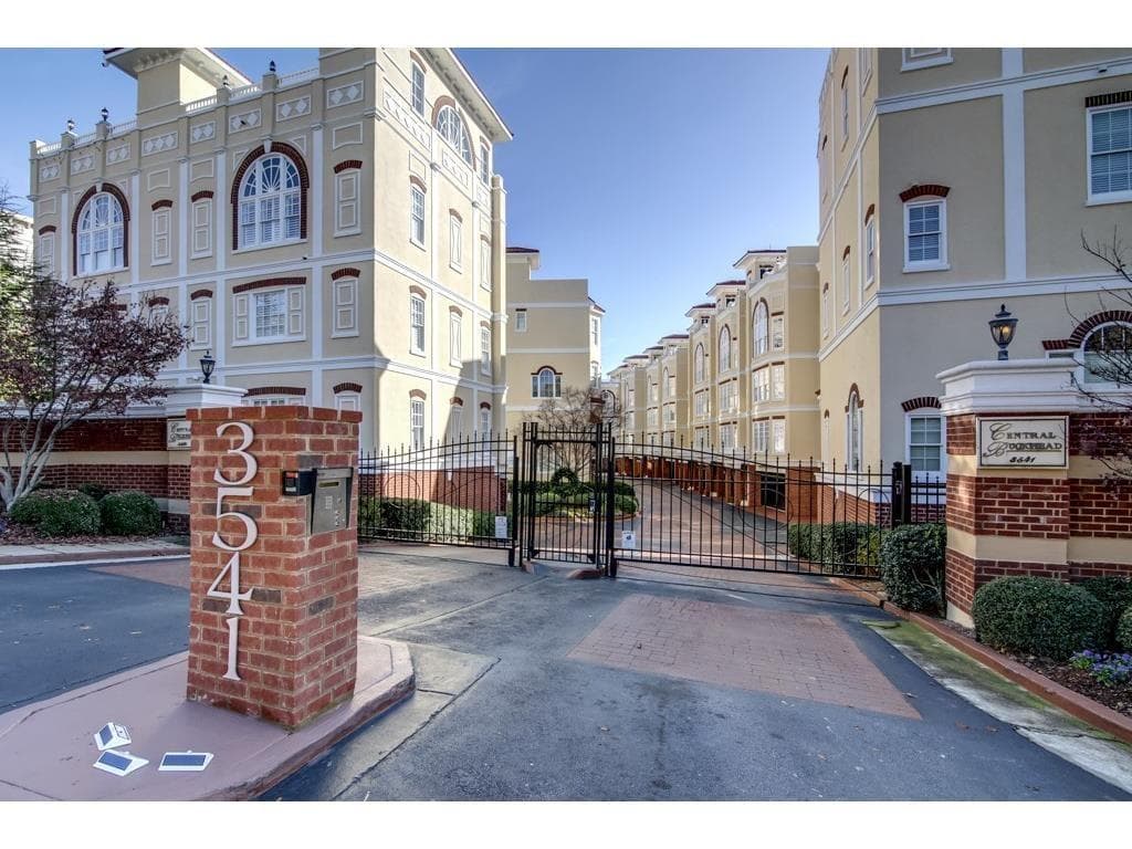 2 bedroom, 1,910 sq ft townhouse sold at 3541 Roswell Road 18, Atlanta, GA 30305