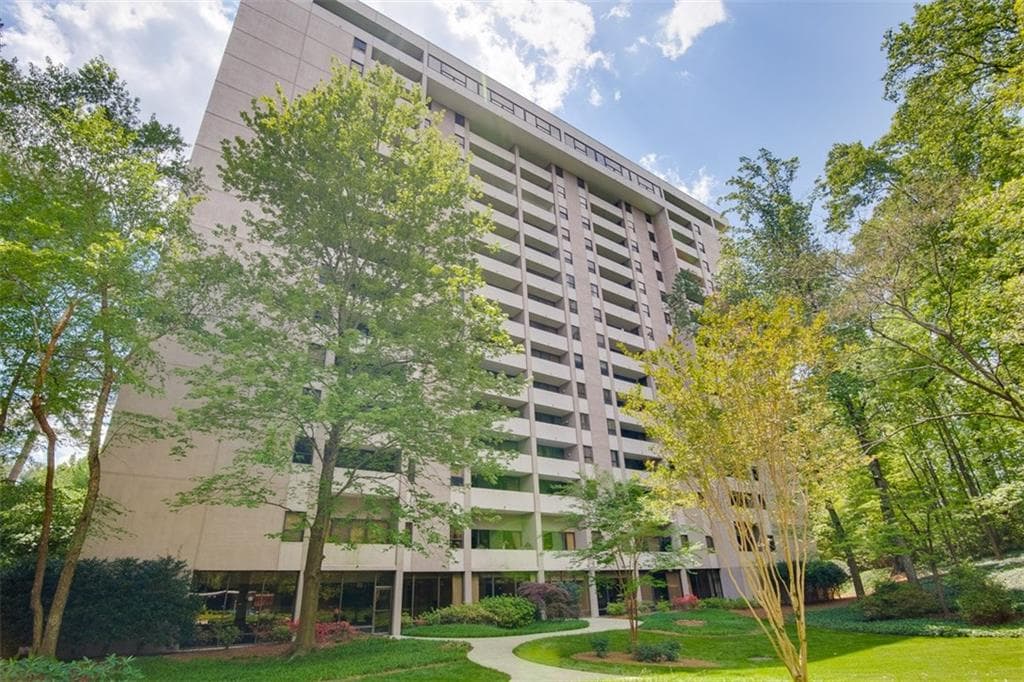 3 bedroom, 1,808 sq ft condominium sold at 3530 Piedmont Road 10E, Atlanta, GA 30305