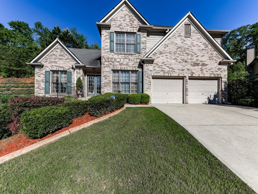 4 bedroom, 2,282 sq ft single family residence sold at 221 Briarwood Lane, Canton, GA 30114