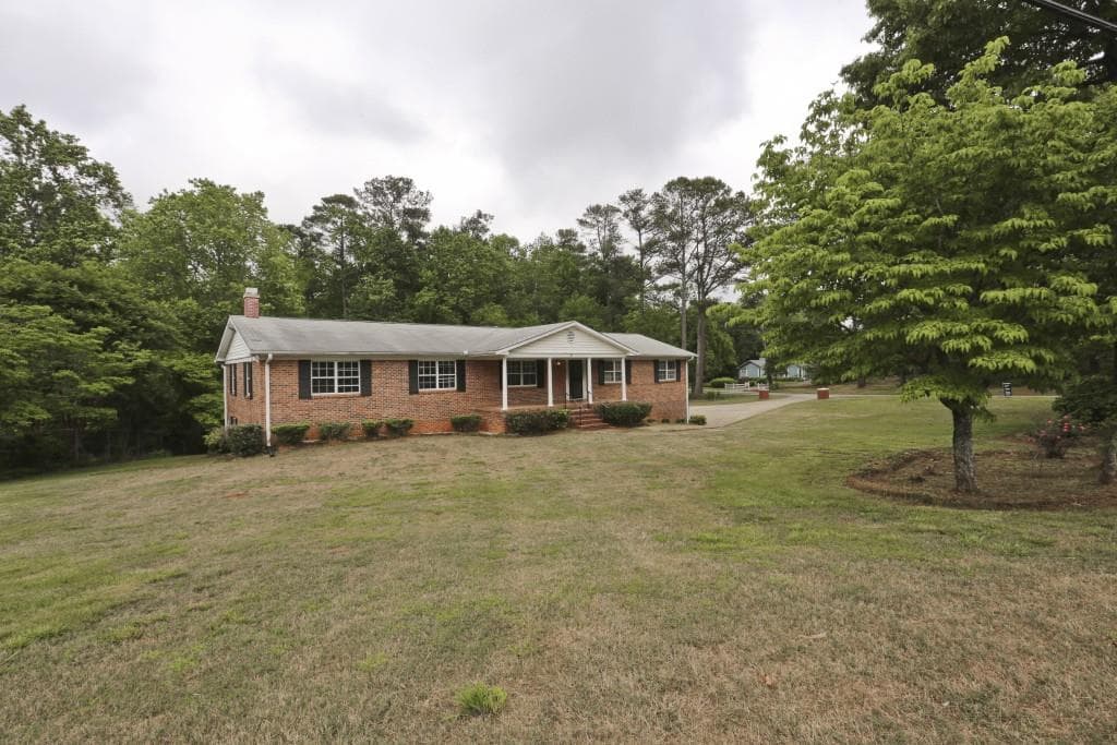4 bedroom, 3,480 sq ft single family residence sold at 301 Early Parkway Drive, Smyrna, GA 30082