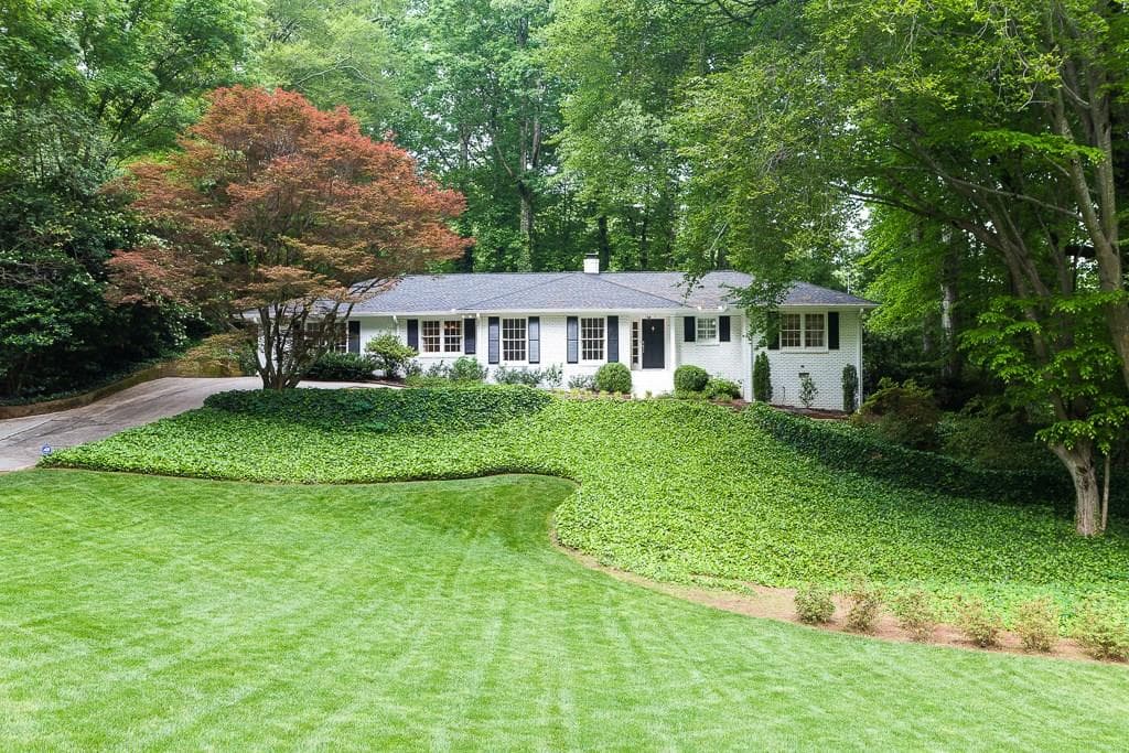 3 bedroom, 2,239 sq ft single family residence sold at 2990 Argonne Drive, Atlanta, GA 30305