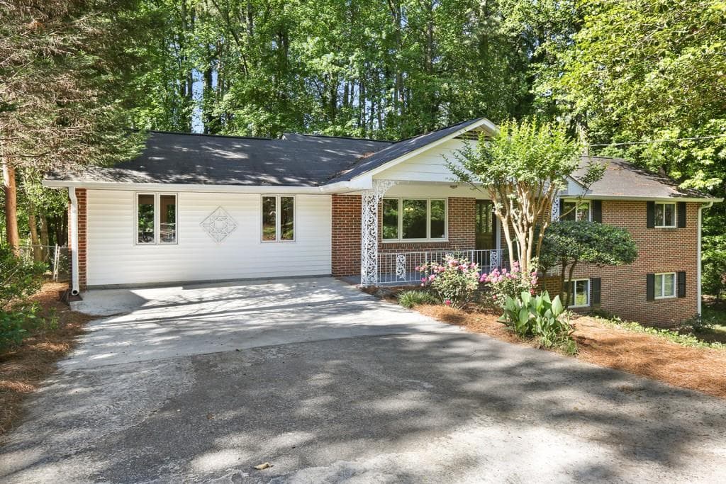 4 bedroom, 1,750 sq ft single family residence sold at 1552 Coolwater Court, Decatur, GA 30033
