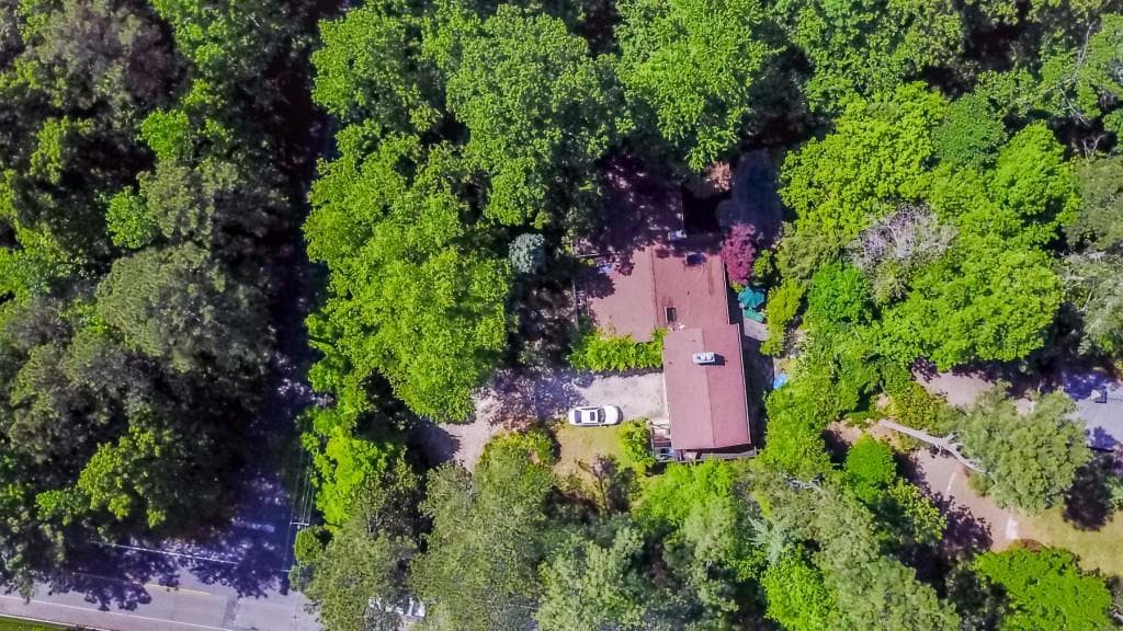 5 bedroom, 1,595 sq ft single family residence sold at 3710 Nancy Creek Road, Atlanta, GA 30327