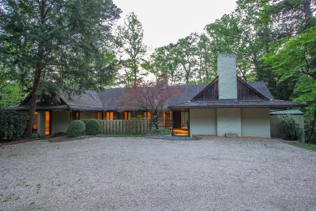 4 bedroom, 6,197 sq ft single family residence sold at 2012 W Paces Ferry Road, Atlanta, GA 30327