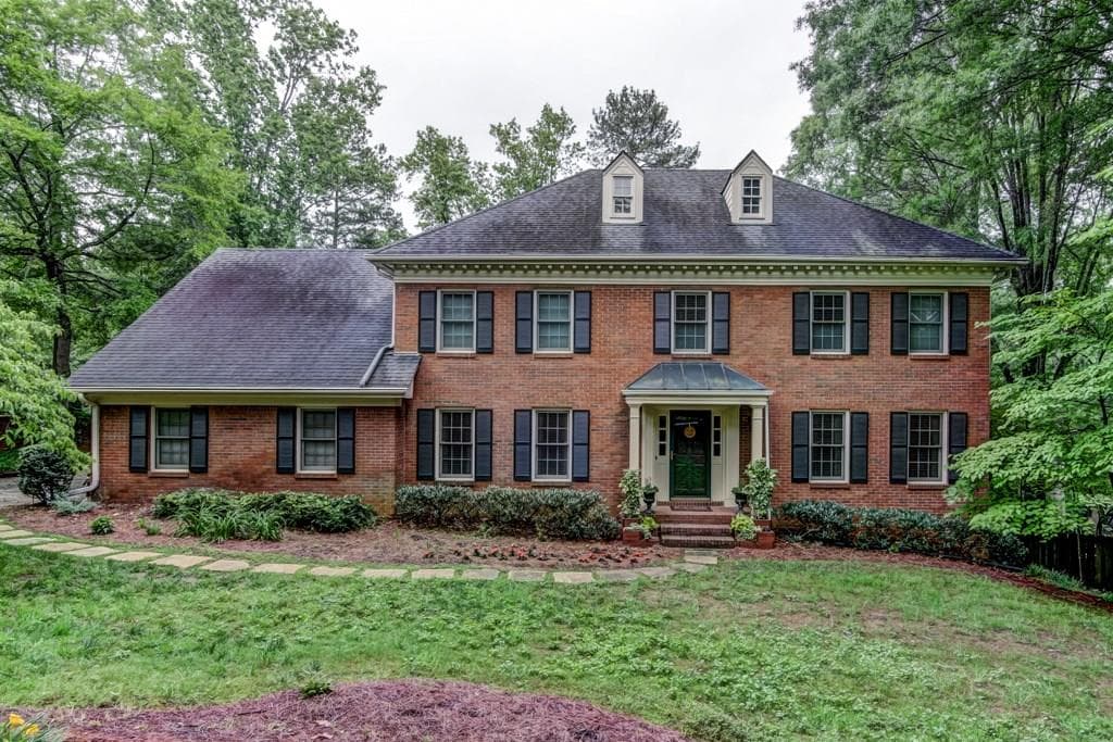4 bedroom, 3,338 sq ft single family residence sold at 195 Northglenn Court, Atlanta, GA 30342