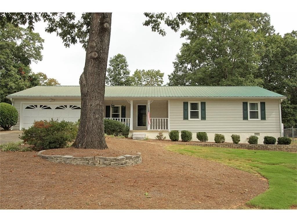 3 bedroom, 1,636 sq ft single family residence sold at 1124 Oak Grove Circle, Lawrenceville, GA 30043