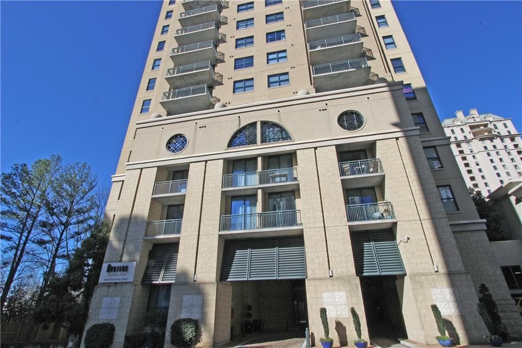 1 bedroom, 877 sq ft condominium sold at 3040 Peachtree Road 1501, Atlanta, GA 30305