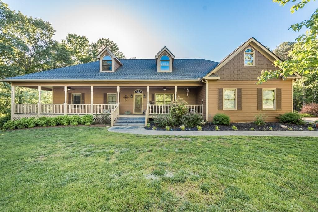 6 bedroom, 3,804 sq ft single family residence sold at 300 Liberty Lane, Canton, GA 30114