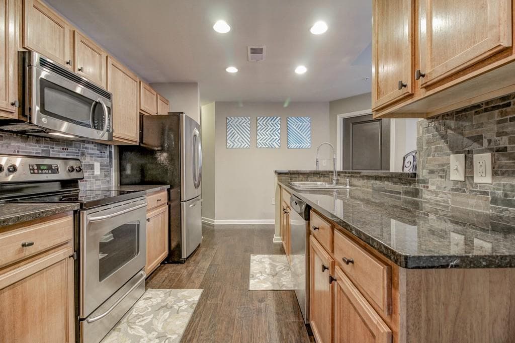 2 bedroom, 1,233 sq ft condominium sold at 3040 Peachtree Road 212, Atlanta, GA 30305
