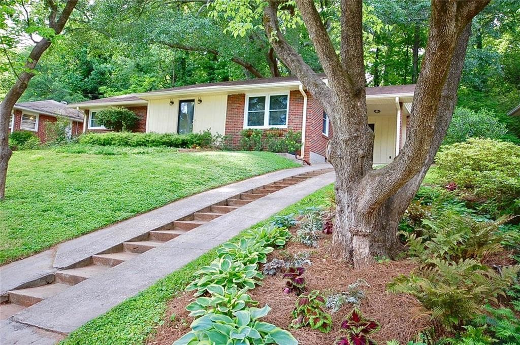 2 bedroom, 1,176 sq ft single family residence sold at 2482 Hunting Valley Drive, Decatur, GA 30033