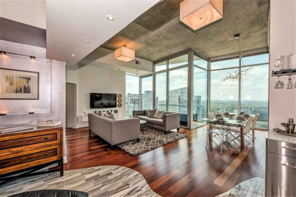 2 bedroom, 1,920 sq ft condominium sold at 3324 Peachtree Road 3018, Atlanta, GA 30326