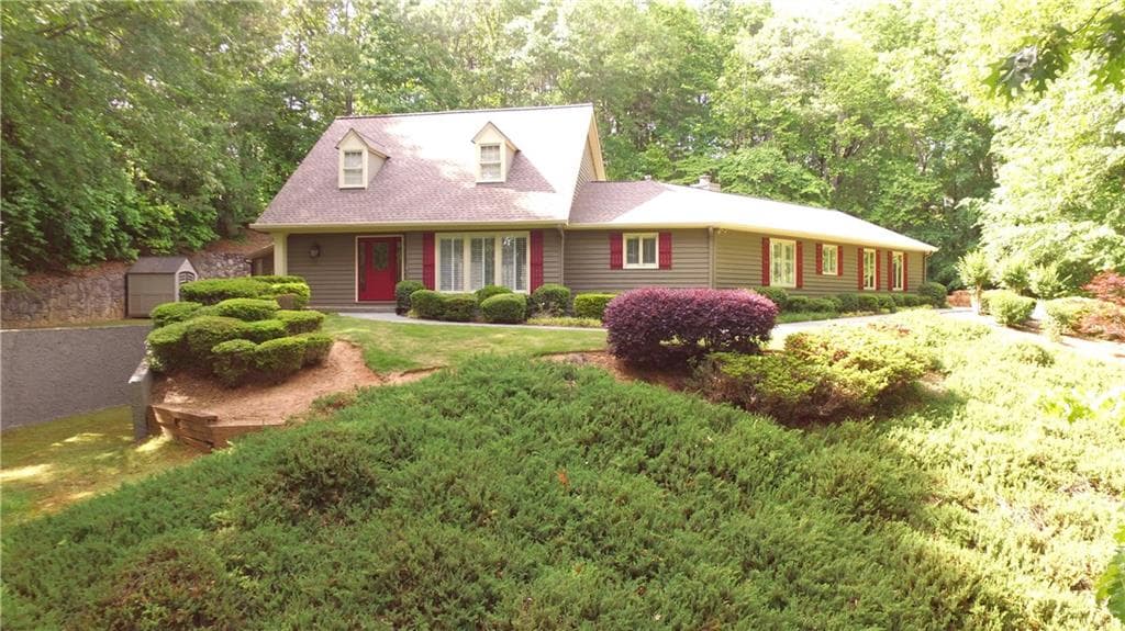 4 bedroom single family residence sold at 125 Jett Forest Court, Sandy Springs, GA 30327
