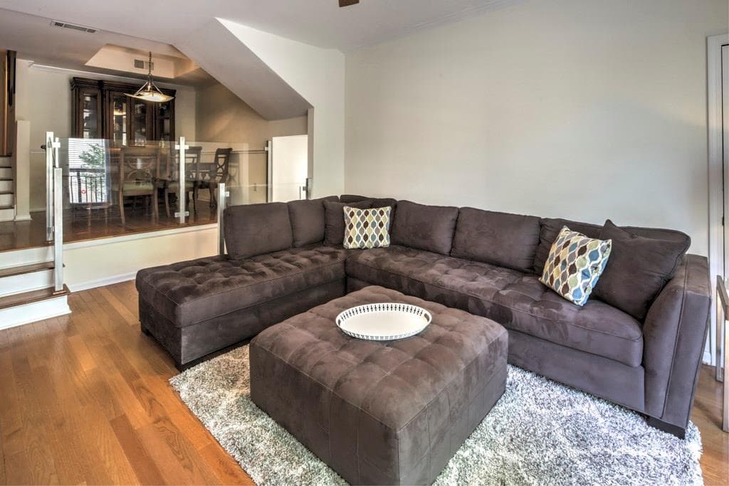 2 bedroom, 1,251 sq ft condominium sold at 4254 River Green Drive 611, Atlanta, GA 30327
