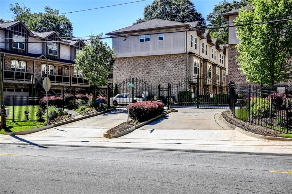 2 bedroom, 1,524 sq ft townhouse sold at 235 Vannoy Park Lane Drive, Atlanta, GA 30316
