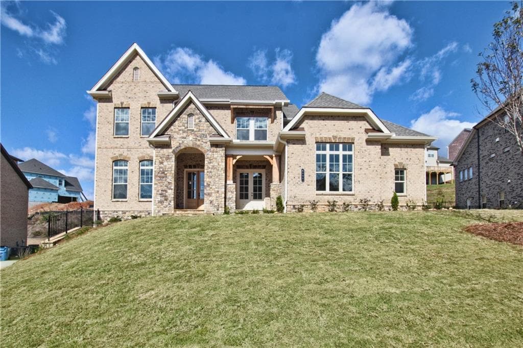 5 bedroom, 4,426 sq ft single family residence sold at 6125 Woodlawn Drive, Suwanee, GA 30024