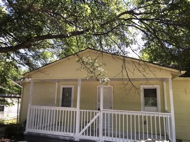 4 bedroom, 888 sq ft single family residence sold at 211 CARVER Circle, Atlanta, GA 30314
