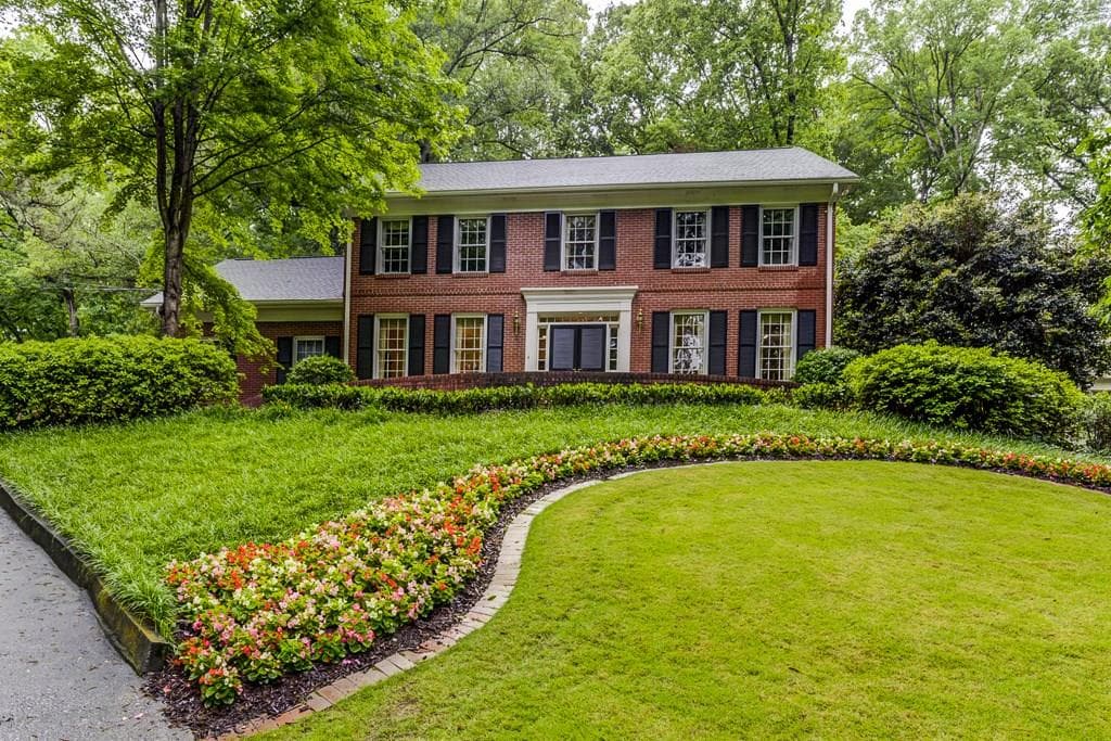 4 bedroom, 4,017 sq ft single family residence sold at 4288 Exeter Close, Atlanta, GA 30327
