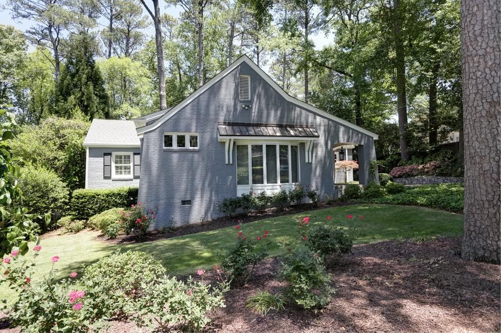 3 bedroom, 2,075 sq ft single family residence sold at 684 Timm Valley Road, Atlanta, GA 30305