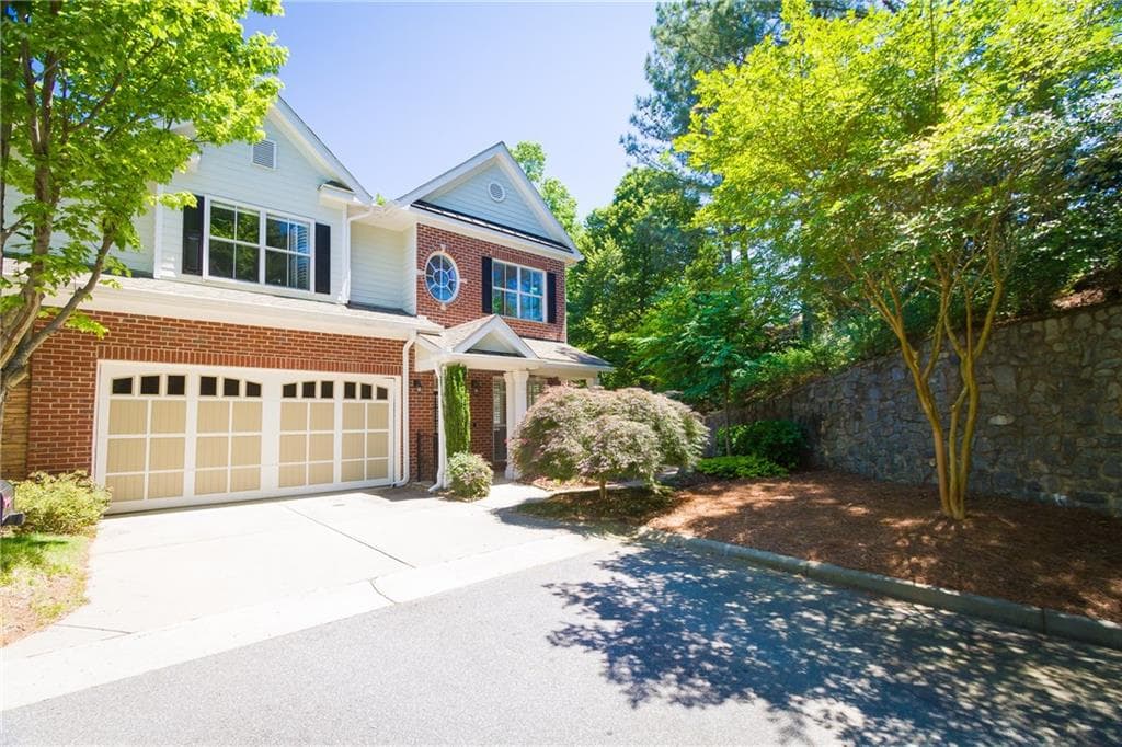 4 bedroom, 4,103 sq ft townhouse sold at 5405 Glenridge Hill, Atlanta, GA 30342