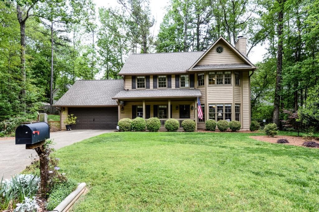 3 bedroom, 2,122 sq ft single family residence sold at 10025 Lake Forest Way, Roswell, GA 30076