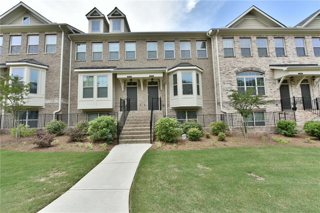 3 bedroom, 2,298 sq ft townhouse sold at 8030 Willoughby Court, Alpharetta, GA 30005