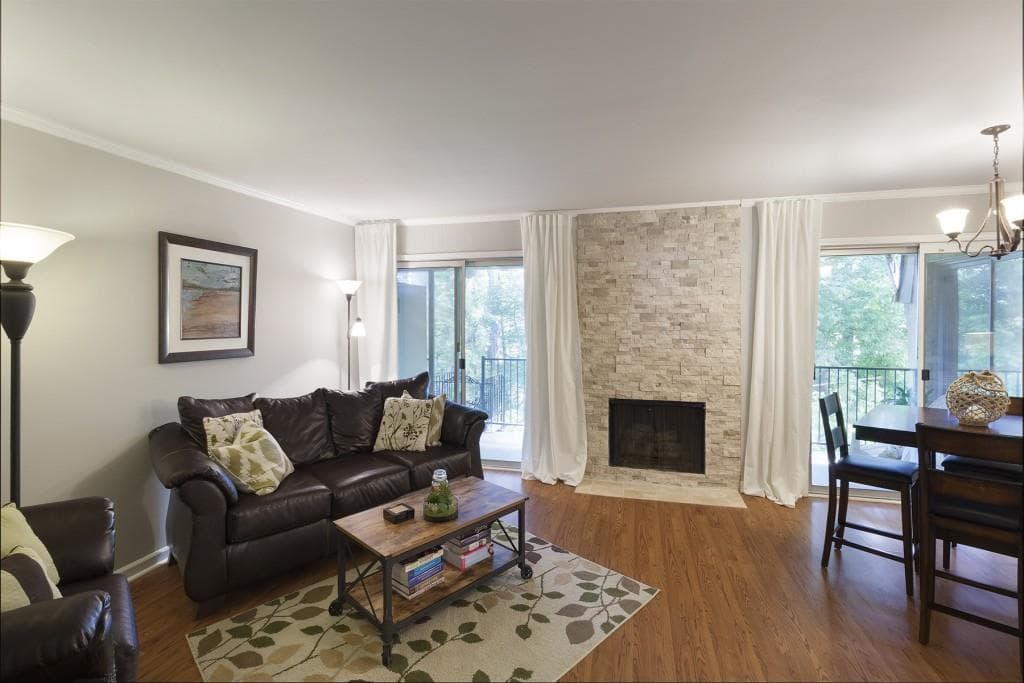 2 bedroom, 1,039 sq ft condominium sold at 5400 Roswell Road L10, Atlanta, GA 30342