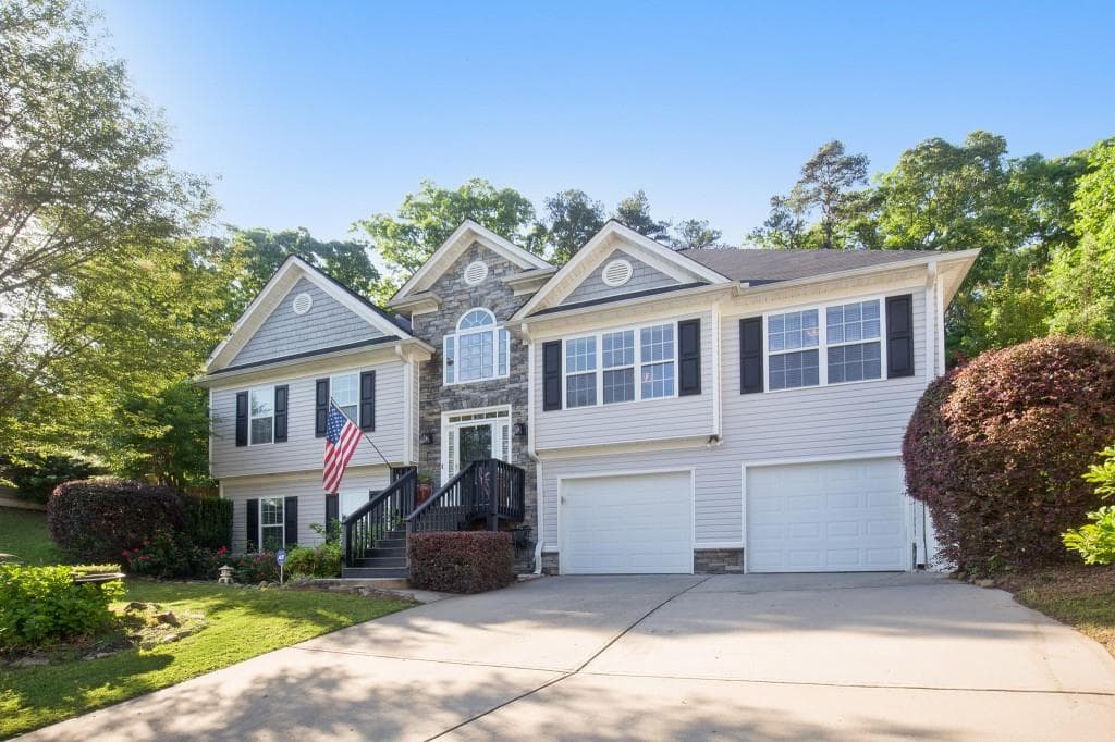 4 bedroom, 2,425 sq ft single family residence sold at 121 Victory Commons Drive, Acworth, GA 30102