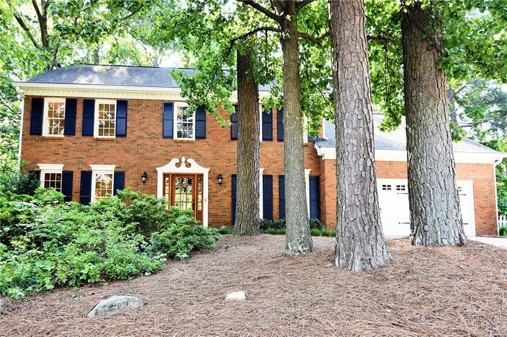 4 bedroom, 2,729 sq ft single family residence sold at 8345 Riverbirch Drive, Roswell, GA 30076