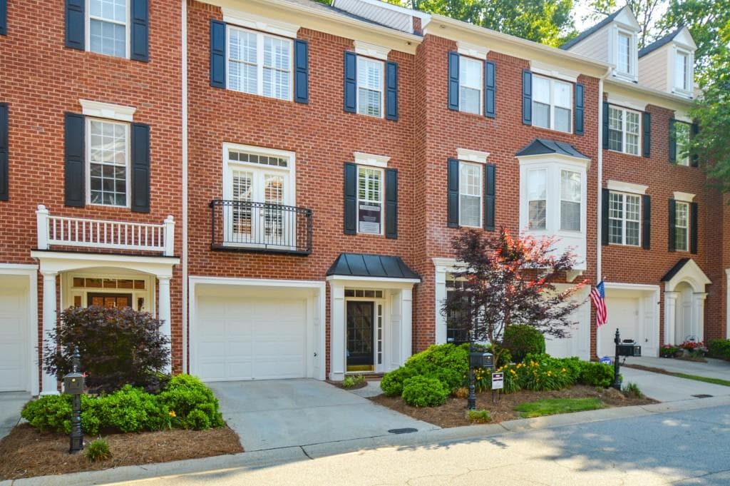 3 bedroom, 2,510 sq ft townhouse sold at 1808 Waters Edge Trail 1808, Roswell, GA 30075