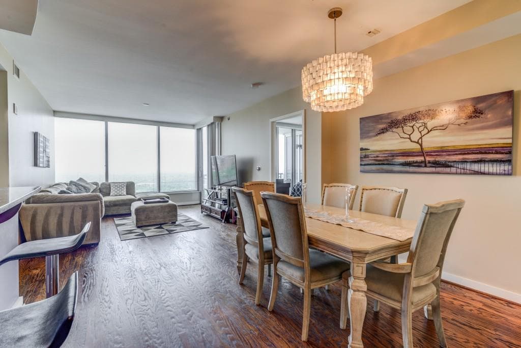 2 bedroom, 1,429 sq ft condominium sold at 3338 Peachtree Road 3201, Atlanta, GA 30326
