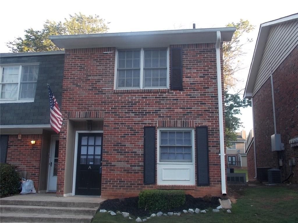 2 bedroom, 1,048 sq ft condominium sold at 2060 Kings Gate Circle A, Snellville, GA 30078